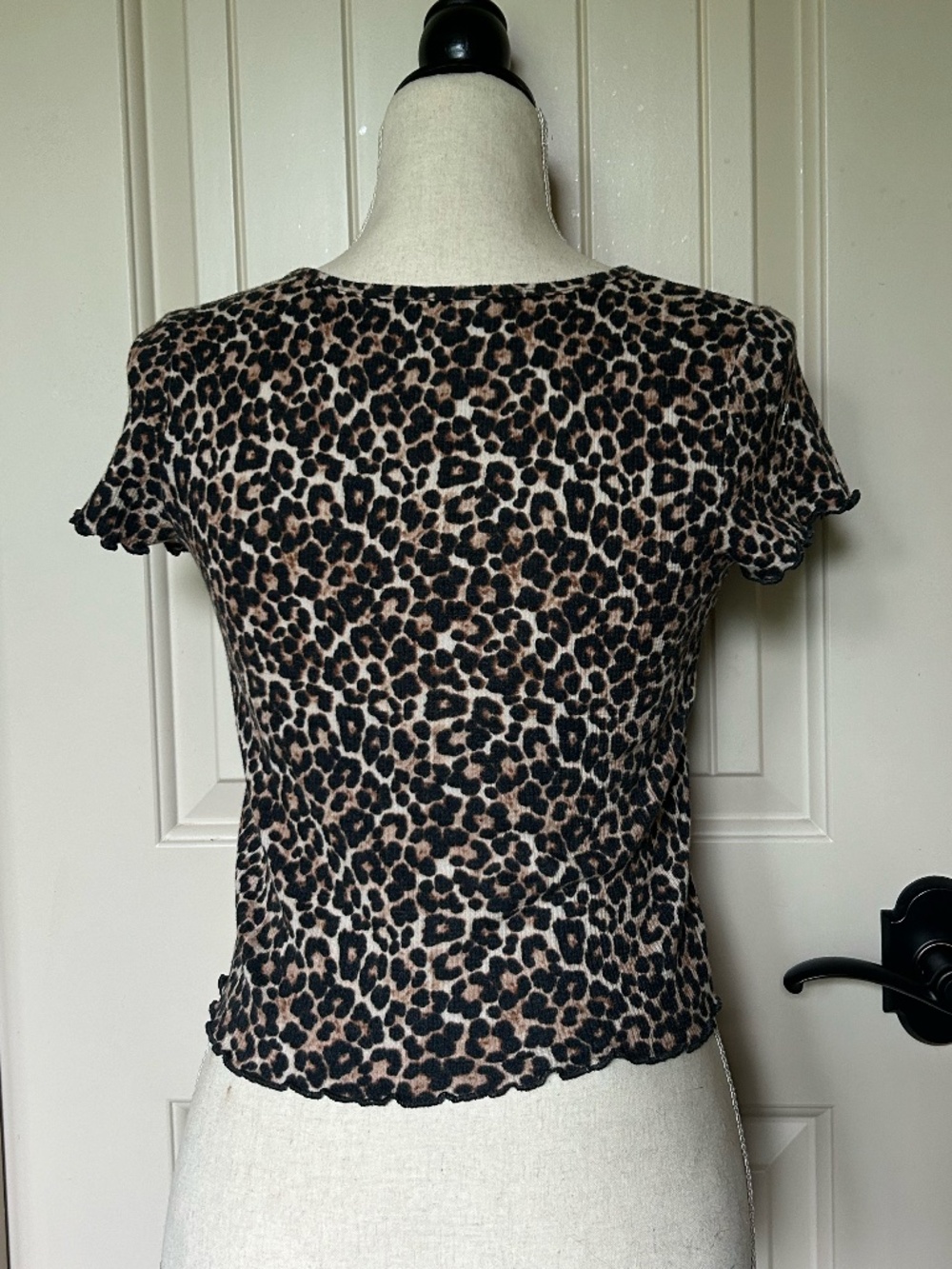 American Eagle Leopard Print Mesh Lettuce Edge Crop Top Short Sleeve - Picture 2 of 4